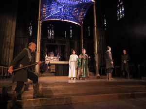 Representaci&oacute; de la Consueta de Sant Jordi cavaller a la nau g&ograve;tica de la Catedral