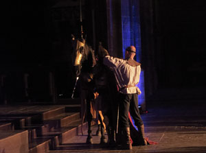 Representaci&oacute; de la Consueta de Sant Jordi cavaller a la nau g&ograve;tica de la Catedral