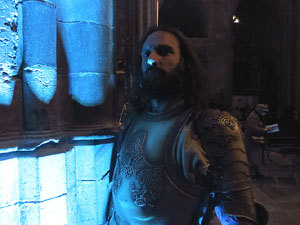 Representaci&oacute; de la Consueta de Sant Jordi cavaller a la nau g&ograve;tica de la Catedral