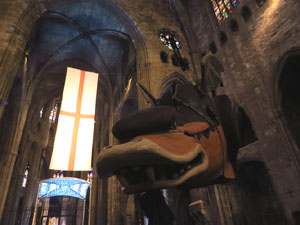 Representaci&oacute; de la Consueta de Sant Jordi cavaller a la nau g&ograve;tica de la Catedral
