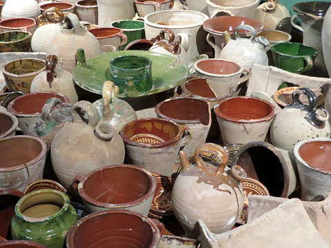 Terrissa de volta. Conjunt ceràmic trobat en una casa de la plaça del Vi. Segle XVIII-XIX