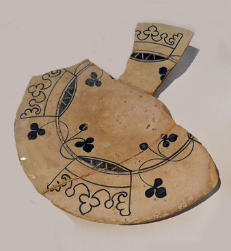 Plat de vaixella medieval. Segles XIV-XV