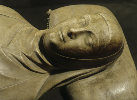 Detall del sepulcre d'Ermessenda de Carcassona conservat a la Catedral de Girona, obra de Guillem Morell. Segle XIV