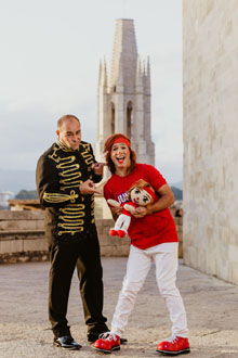 Artistes del X Festival Internacional de Circ Elefant d'Or pels carrers de la ciutat. Fotografia de Beto Pérez