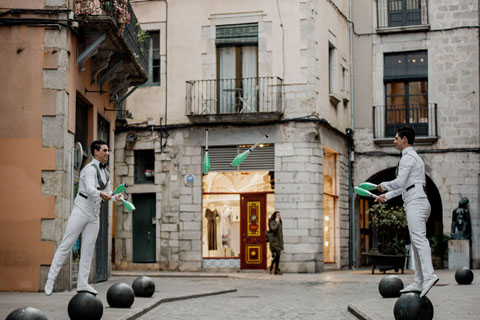 Artistes del X Festival Internacional de Circ Elefant d'Or pels carrers de la ciutat