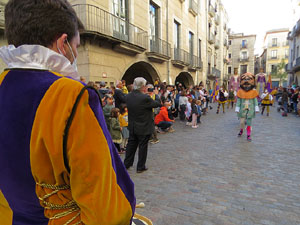 Fires de Sant Narc&iacute;s 2021. Toc de rams. Cerim&ograve;nia del canvi de rams de les gegantes