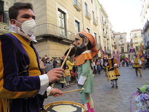 Fires de Sant Narc&iacute;s 2021. Toc de rams. Cerim&ograve;nia del canvi de rams de les gegantes