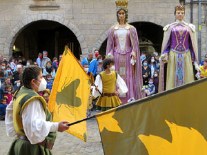 Fires de Sant Narc&iacute;s 2021. Toc de rams. Cerim&ograve;nia del canvi de rams de les gegantes