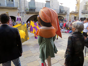 Fires de Sant Narc&iacute;s 2021. Toc de rams. Cerim&ograve;nia del canvi de rams de les gegantes