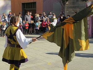 Fires de Sant Narc&iacute;s 2021. Toc de rams. Cerim&ograve;nia del canvi de rams de les gegantes