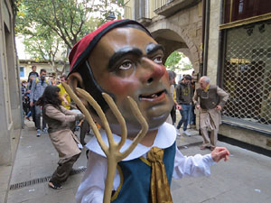 Fires de Sant Narc&iacute;s 2021. Passejada amb els capgrossos pels carrers del Barri Vell
