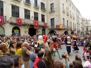 Fires de Sant Narc&iacute;s 2021. Passejada amb els capgrossos pels carrers del Barri Vell