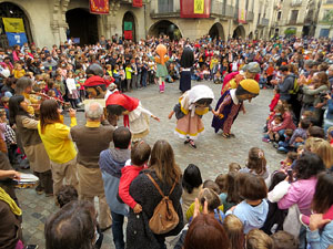 Fires de Sant Narc&iacute;s 2021. Passejada amb els capgrossos pels carrers del Barri Vell