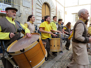 Fires de Sant Narcís 2021. Passejada amb els capgrossos pels carrers del Barri Vell