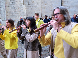 Fires de Sant Narcís 2021. Passejada amb els capgrossos pels carrers del Barri Vell