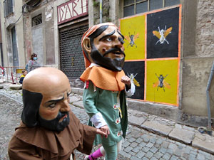 Fires de Sant Narcís 2021. Passejada amb els capgrossos pels carrers del Barri Vell