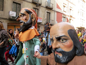 Fires de Sant Narc&iacute;s 2021. Passejada amb els capgrossos pels carrers del Barri Vell