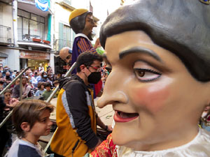 Fires de Sant Narc&iacute;s 2021. Passejada amb els capgrossos pels carrers del Barri Vell