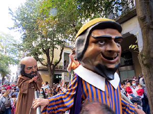 Fires de Sant Narc&iacute;s 2021. Passejada amb els capgrossos pels carrers del Barri Vell