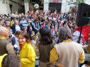 Fires de Sant Narc&iacute;s 2021. Passejada amb els capgrossos pels carrers del Barri Vell