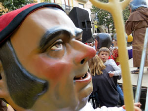 Fires de Sant Narc&iacute;s 2021. Passejada amb els capgrossos pels carrers del Barri Vell