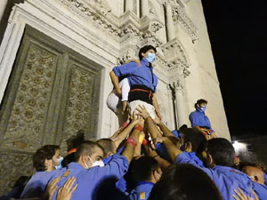 Fires de Sant Narcís 2021. Pilar a les escales de la Catedral