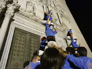 Fires de Sant Narcís 2021. Pilar a les escales de la Catedral