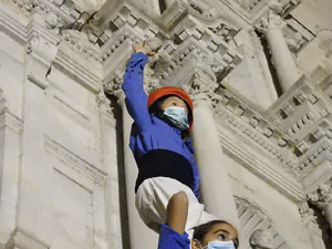 Fires de Sant Narcís 2021. Pilar a les escales de la Catedral