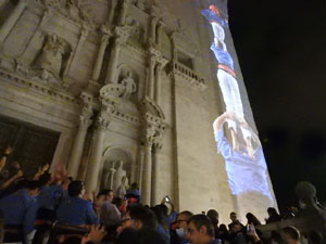 Fires de Sant Narcís 2021. Pilar a les escales de la Catedral