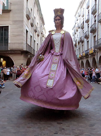 Arribada de la Flama del Canig&oacute; 2021 a la pla&ccedil;a del Vi