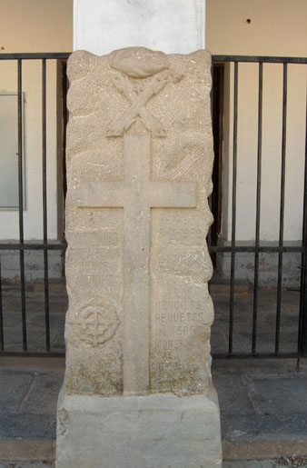Monument erigit a la plaça de Codo en
memòria del Terç de Requetès de Nostra Senyora de Montserrat
