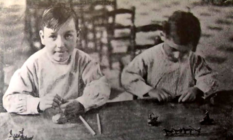Placa commemorativa a l'entrada de la Casa de Cultura. 1951