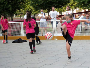 IX Jornada de l'Esport Femen&iacute; 2021 a la pla&ccedil;a Salvador Espriu i la de Francesc Calvet i Rubalcaba