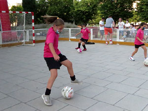 IX Jornada de l'Esport Femen&iacute; 2021 a la pla&ccedil;a Salvador Espriu i la de Francesc Calvet i Rubalcaba