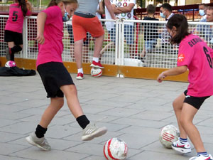 IX Jornada de l'Esport Femen&iacute; 2021 a la pla&ccedil;a Salvador Espriu i la de Francesc Calvet i Rubalcaba