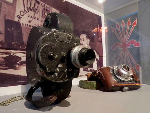 Aparells d'antoni Varés. Cà:mera de filmar Bell & Howell Co Chicago Filmo, 1930. Càmera de fotografiar King's Regula Cita, Alemanya, 1954