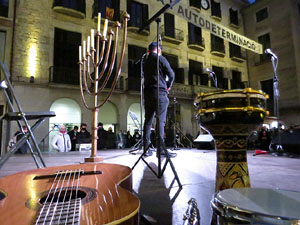 Nadal 2021. Encesa de les llums de Hanukk&agrave; a la pla&ccedil;a del Vi