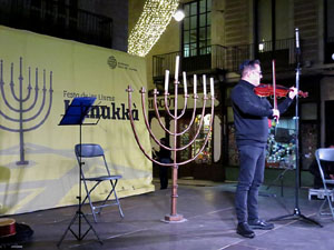 Nadal 2021. Encesa de les llums de Hanukk&agrave; a la pla&ccedil;a del Vi