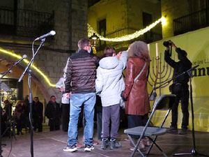 Nadal 2021. Encesa de les llums de Hanukk&agrave; a la pla&ccedil;a del Vi