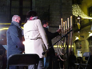Nadal 2021. Encesa de les llums de Hanukk&agrave; a la pla&ccedil;a del Vi