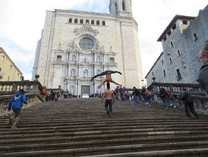 Nadal 2021. R&egrave;cord Guiness de pujada d'escales de Giang Brothers