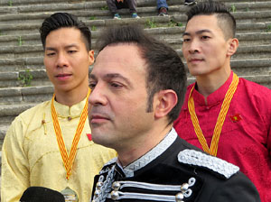 Nadal 2021. R&egrave;cord Guiness de pujada d'escales de Giang Brothers