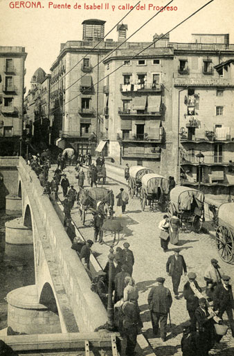 El pont de Pedra i l'inici de l'actual carrer Nou. Al fons, la cúpula de la fàbrica Grober. 1906