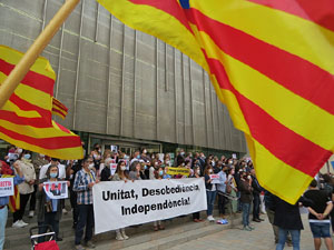Concentraci&oacute; de protesta per la detenci&oacute; de Carles Puigdemont a l'Alguer