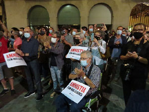 Concentraci&oacute; de protesta per la detenci&oacute; de Carles Puigdemont a l'Alguer