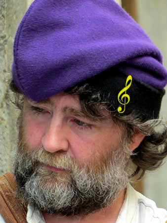 Cantada de Caramelles pels carrers de Girona