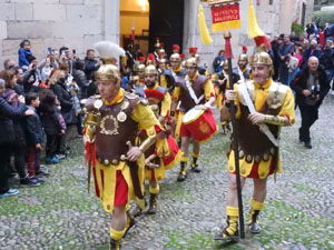 Setmana Santa 2022 a Girona. Sortida dels Manaies per lliurar el Penó