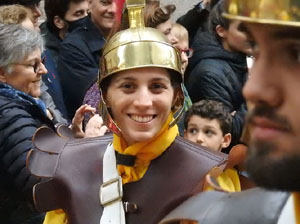 Setmana Santa 2022 a Girona. Sortida dels Manaies per lliurar el Penó