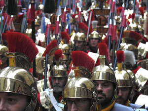 Setmana Santa 2022 a Girona. Sortida dels Manaies per lliurar el Penó