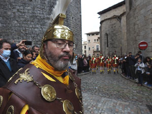 Setmana Santa 2022 a Girona. Sortida dels Manaies per lliurar el Penó